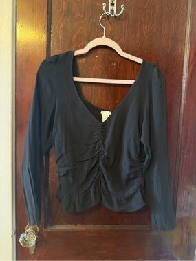 Black Ruched V-Neck Long Sleeve Top